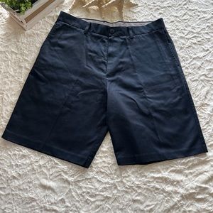 Black shorts for men’s size 34.   (042)